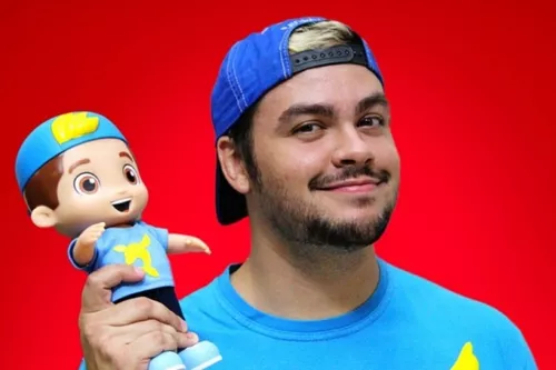 Boneco luccas neto com 15 frases 27 cm de altura rosita - Escorrega o Preço