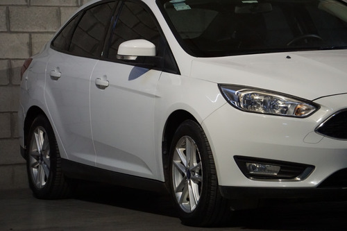 Ford Focus 4p 2.0 Mt Se-carhaus