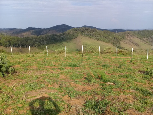 Granja Com Água E Luz