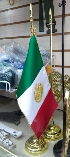 Bandera México Escritorio 15 X 25 Bordada Color Oro Con Asta