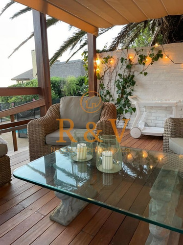 Imagen 15 de 30 de Excelente Casa De 4 Dormitorios Y Piscina A Una Cuadra Del Mar