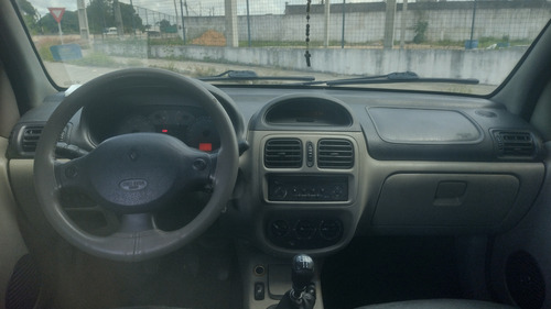 Renault Clio Sedan 1.6 16v Privilège Hi-flex 4p
