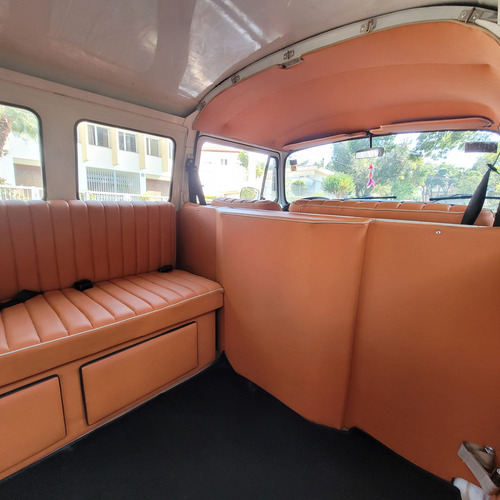 Kombi Customizada Limousine Temática