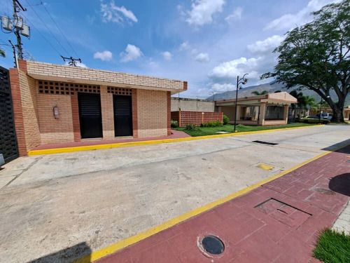 Solo Clientes (137mts2) En Venta Tonwhouse En Villa Fontana Totalmente Remodelado