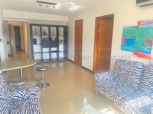 Apartamento En Alquiler, Urb. La Alameda