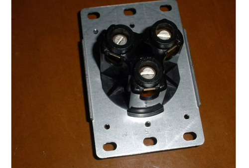 Imagen 2 de 5 de Toma Corriente Trisfasico Para Empotrar 220v Con Tapa