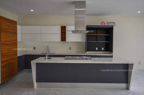 Casa De Lujo Nueva En Venta En Solares Zona Real