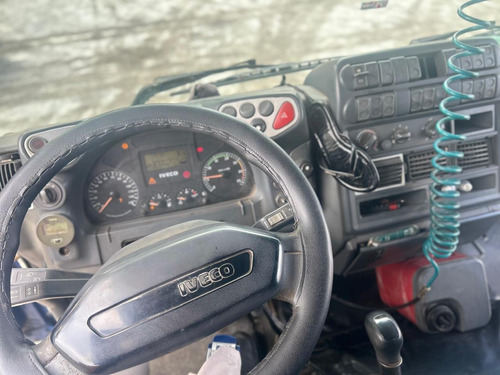 Iveco Cursor 330, 4x2, Teto Alto Ano 2011