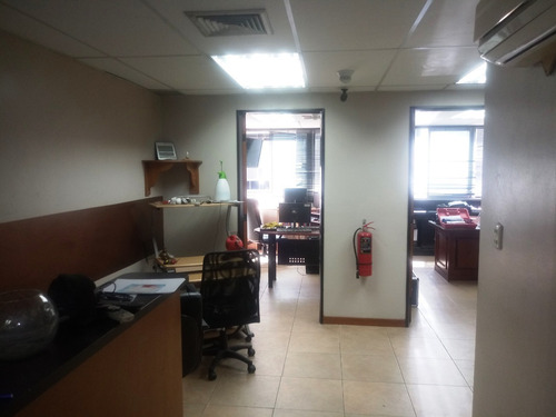Imagen 8 de 9 de Vendo Oficina Ubicada En La Torre Lincoln , Sabana Grande, Caracas, Área 68 M2, 2 Cubículos, 2 Banos , Recepcion 3 Lineas Telefonicas, Internet , 4 Ascensores , Sistema Aire Acondicionado Central.