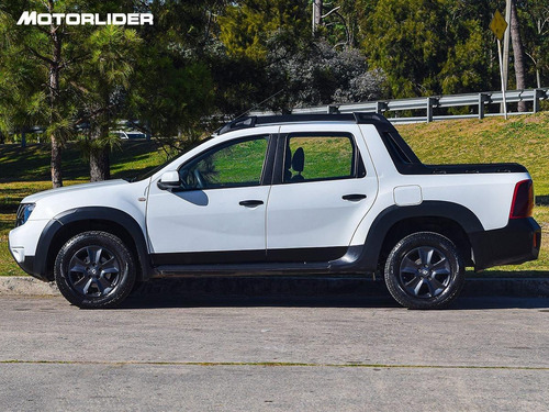 Imagen 2 de 25 de Renault Oroch Black Edition 1.6 Ex. Full| Permuta / Financia