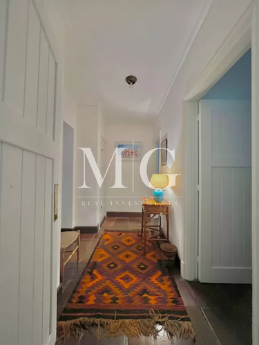 Venta Casa Zona Golf 5 Dormitorios + Dep.servicio, Parrillero, Piscina
