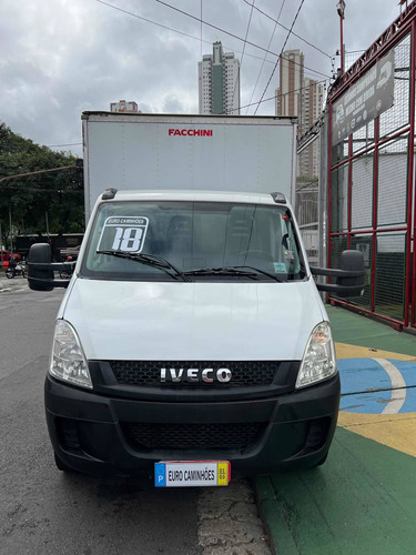 Iveco Daily 70c17 2018 Baú