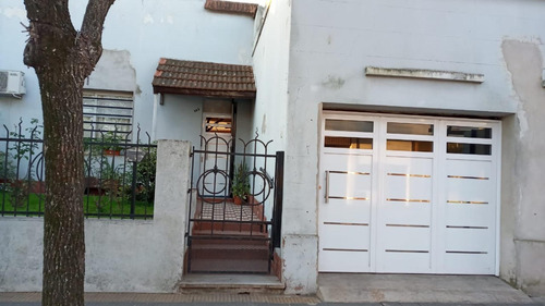 Imagen 1 de 19 de Casa Con Amplio Fondo, Calle 12 E 37 Y 39 Venta/permuta.