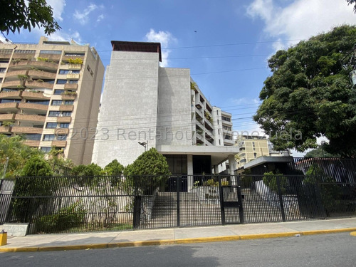 Santa Eduvigis Local Comercial A Pie De Calle Adecuado A Uso Corporativo; Ideal Para Los Rubros Banca Seguros Finanzas Farmacéuticas 302 Mts   10 Puestos De Estacionamiento De Uso Exclusivo En Sótano