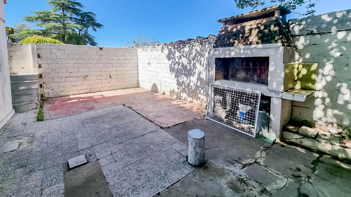 Venta/permuta - Casa De Pasillo A Reciclar. Ludueña, Rosario.