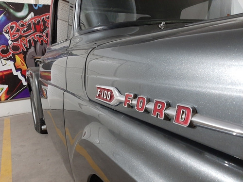 Ford Loba V8