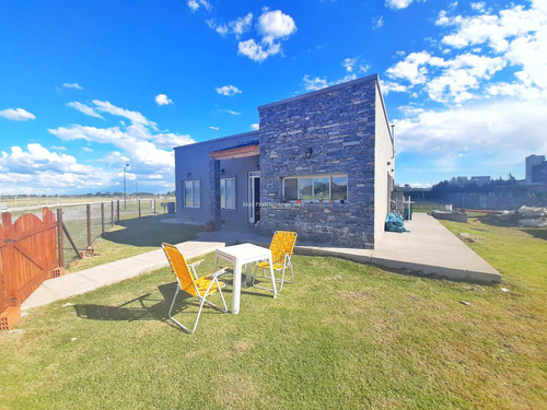 Imagen 2 de 7 de Casa En Venta 4 Dormitorios En Laguna Azul