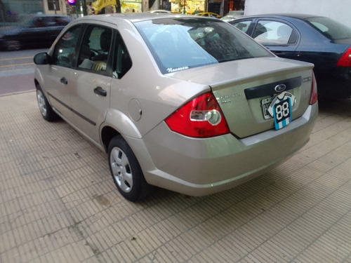 Imagen 6 de 15 de Ford Fiesta Max 1.6 2008