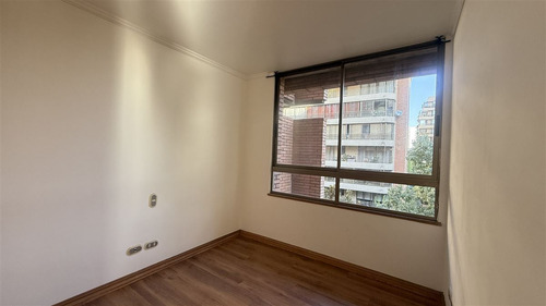 Departamento En Venta De 2 Dorm. Metro Escuela Militar