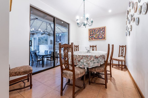 Casa En Venta De 6 Dorm. En Lo Barnechea
