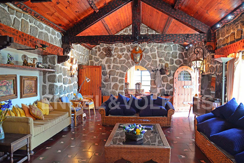 Casa Algarrobo Centro.