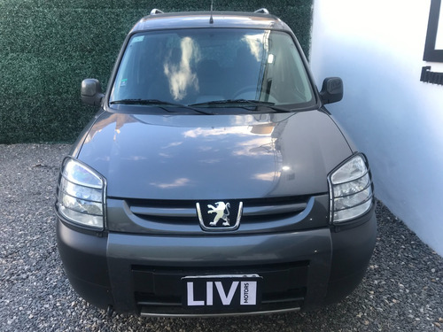 Peugeot Partner Patagonica Hdi 1.6 Vtc Año 2015 - Liv Motors