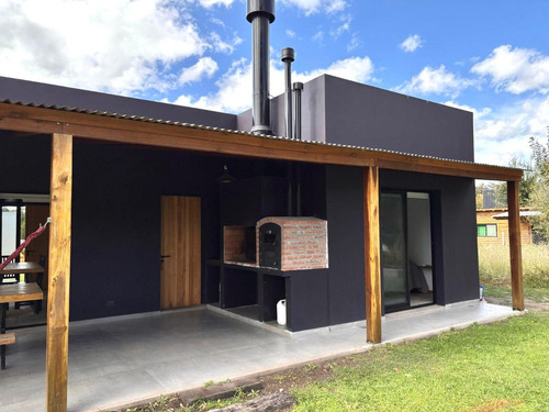 Moderna Casa A Estrenar (barrio Lomas Altas)