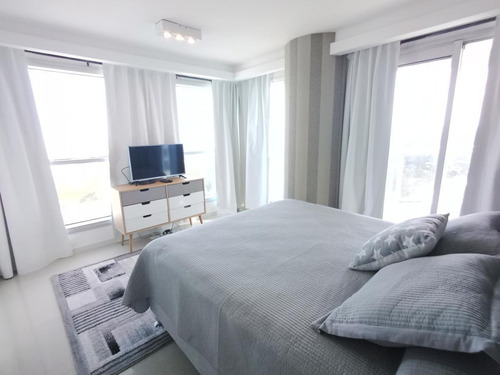 Departamento, 2 Dormitorios Dep, Con Parrillero Y Vista - Playa Brava
