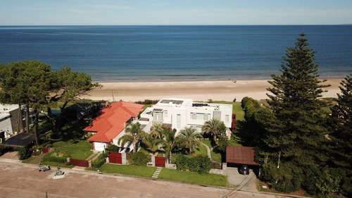 Casa En Venta De 4 Dormitorios En Punta Ballena