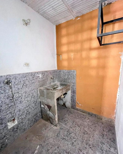 Venta Urb. La Macarena, Palo Negro, Casa 136 Metros Estado Aragua Conjunto Cerrado