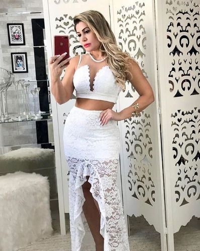 conjunto de saia longa e cropped de renda