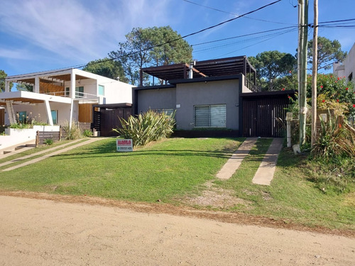 Imagen 3 de 18 de San Francisco - Punta Colorada - Piriapolis - 50 Mts Del Mar - Estufa A Leña Consulte Por Wsp Por Otra Casa Mas