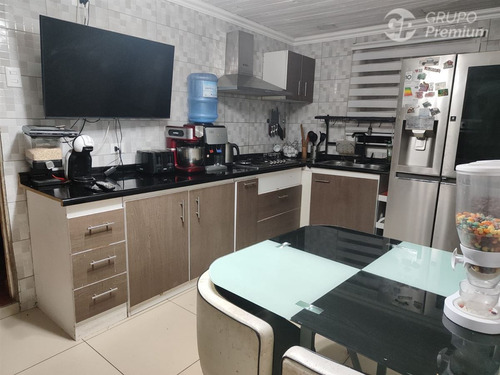 Casa En Venta De 5 Dorm. En Cerro Navia