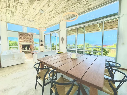 Casa En Venta En Pueblo De José Ignacio Cuatro Dormitorios Y Dependencia