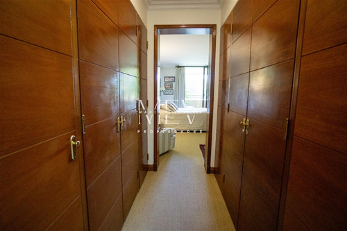 Departamento En Venta De 4 Dorm. En Lo Barnechea