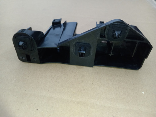 Soporte Guía De Facia Trasero Derecho Suzuki Swift (Usado)