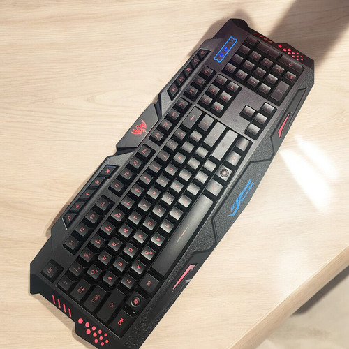 Teclado Gamer M200 Retroiluminação Azul/roxo/vermelho Cor De Teclado Preto Idioma Americano