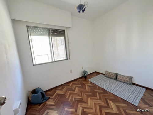 Alquiler De Hermoso Apartamento Formato Casa De Altos En Pocitos 2 Dormitorios Excelente Ubicación Todo Al Frente Estufa A Leña Sin Gastos Comunes