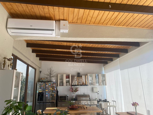 Cálida Casa Con Vista Panorámica En Condominio Seguro