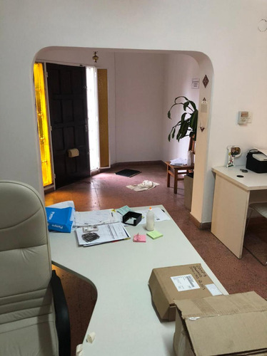 Casa En Los Boulevares- Los Hungaros 4494-tres Dormitorios Y Departamento Independiente