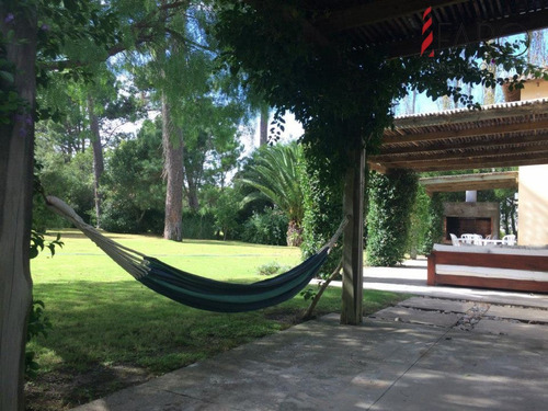 Casa En Rincón Del Indio 4 Dormitorios Con Parrillero Y Piscina- Ref: 36886