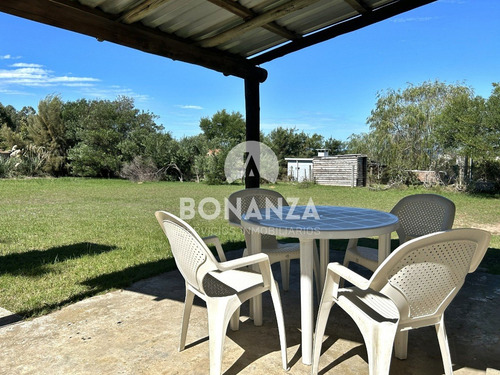 Casa En Venta A Tres Cuadras De La Playa. Piriápolis - Punta Negra. 1590 Metros Cuadrados De Terreno.