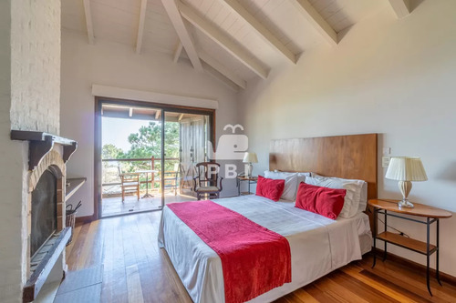 Venta De Hotel 13 Dormitorios, Rinconada Alta, Punta Ballena - Ref : Pbi13856
