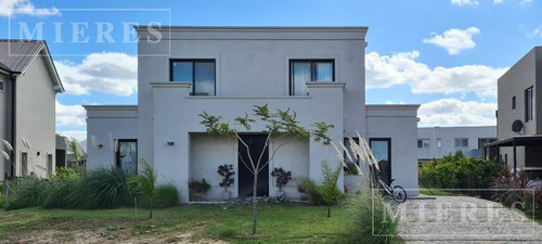 Casa En Venta En Puertos Barrio Vistas!!