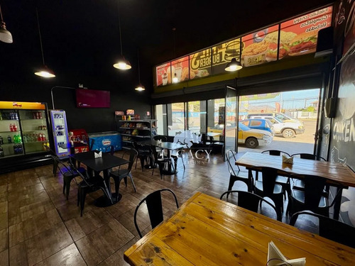 Local En Strip Center, Adaptado Como Restaurante