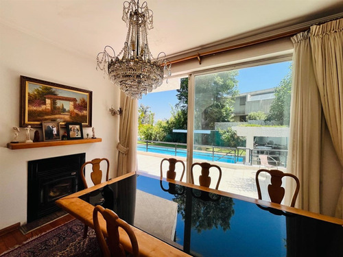 Casa En Venta De 8 Dorm. En Las Condes