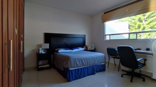 Casa En Venta En Colinas Del Bosque 3ra Seccion, Corregidora, 5 Habitaciones