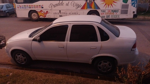 Imagen 2 de 6 de Chevrolet Corsa Lt