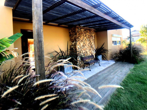 Imagen 26 de 30 de Colonia Del Sacramento - Hermosa Casa De 2 Dormitorios Y Parque En Excelente Zona