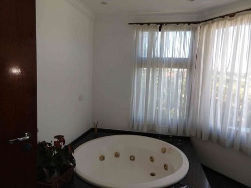 Casa Clássica À Venda No Alphaville Residencial Zero Com 4 Suítes - Cnc1496